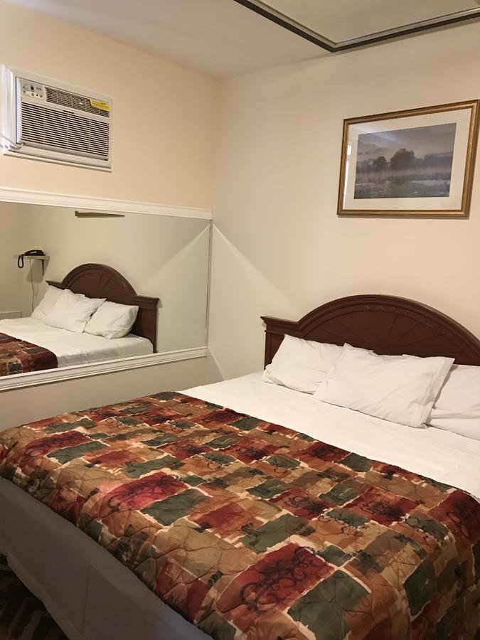 Waterbury Big Apple Motel Exterior photo