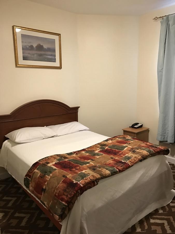 Waterbury Big Apple Motel Exterior photo