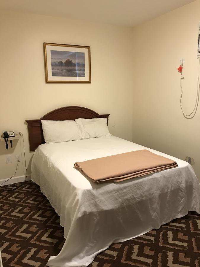 Waterbury Big Apple Motel Exterior photo