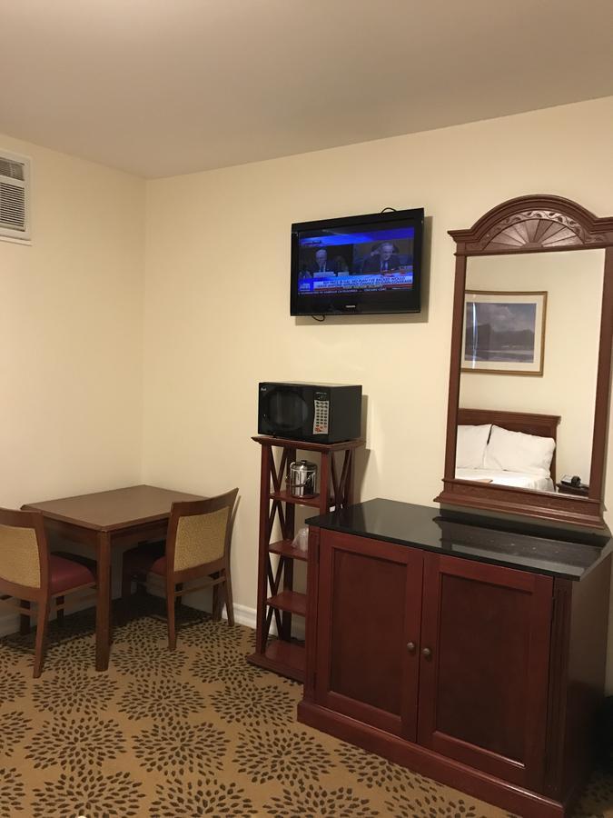 Waterbury Big Apple Motel Exterior photo