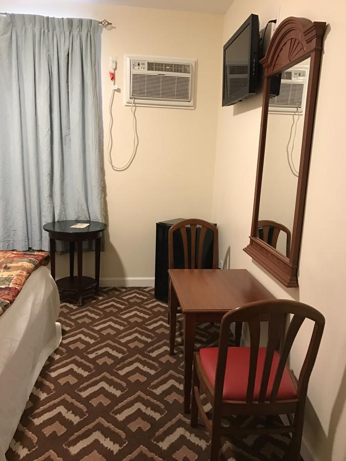 Waterbury Big Apple Motel Exterior photo