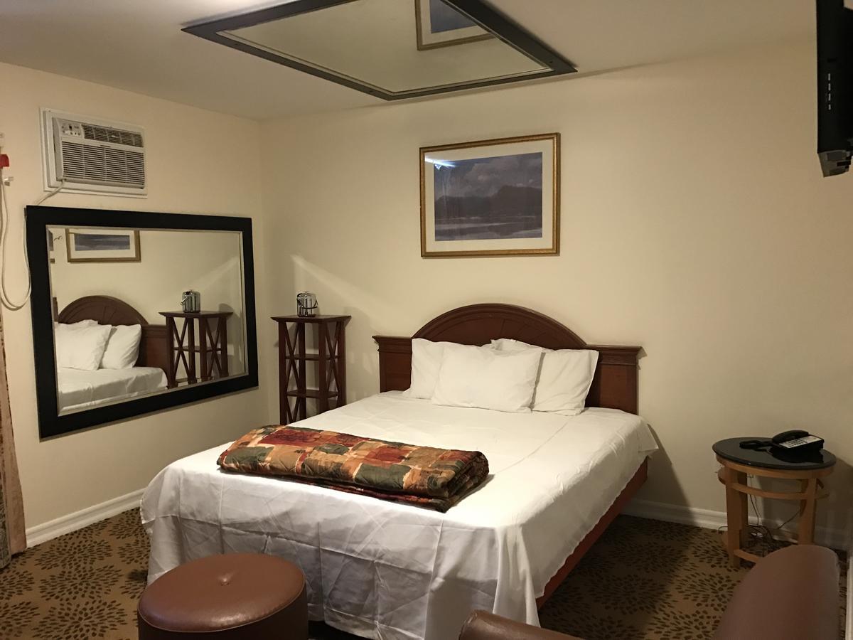 Waterbury Big Apple Motel Exterior photo